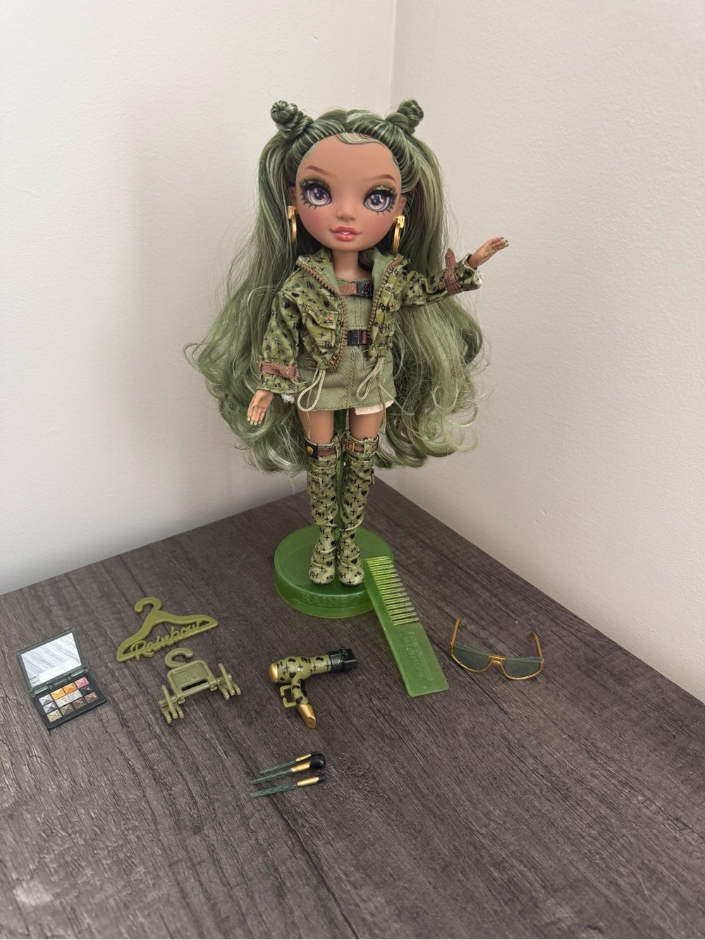💚 Rainbow High Series 5 Olivia Woods Doll – Complete fashionista! 💚